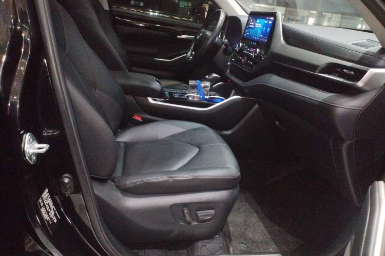 Used Toyota Highlander 2022 Dual-Engine 2.5L Four-Wheel Drive Prestige Version 7 Seats Right Front Seat