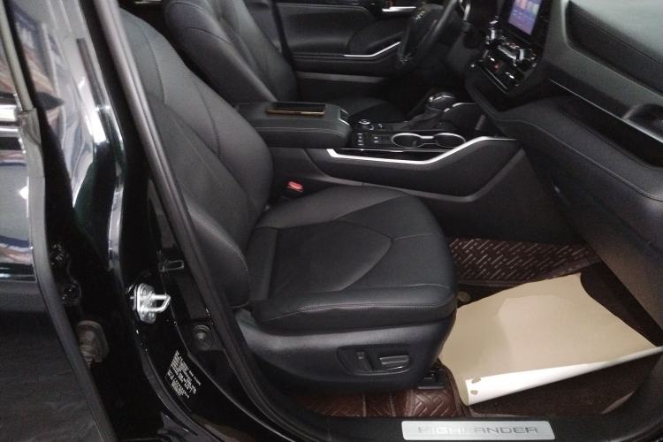 Used Toyota Highlander 2022 380T 4x4 Luxury Edition 7 Seats Right Front Seat
