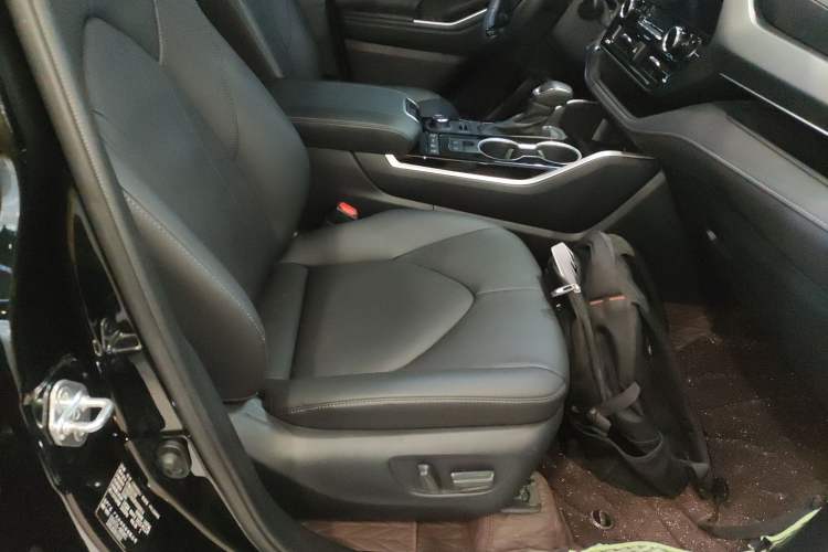 Used Toyota Highlander 2022 380T 4x4 Luxury Edition 7 Seats Right Front Seat