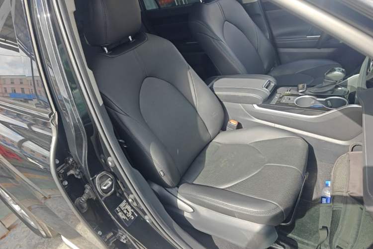 Used Toyota Highlander 2022 Dual-Engine 2.5L Two-Wheel Drive Elite Edition 5 Seats Right Front Seat