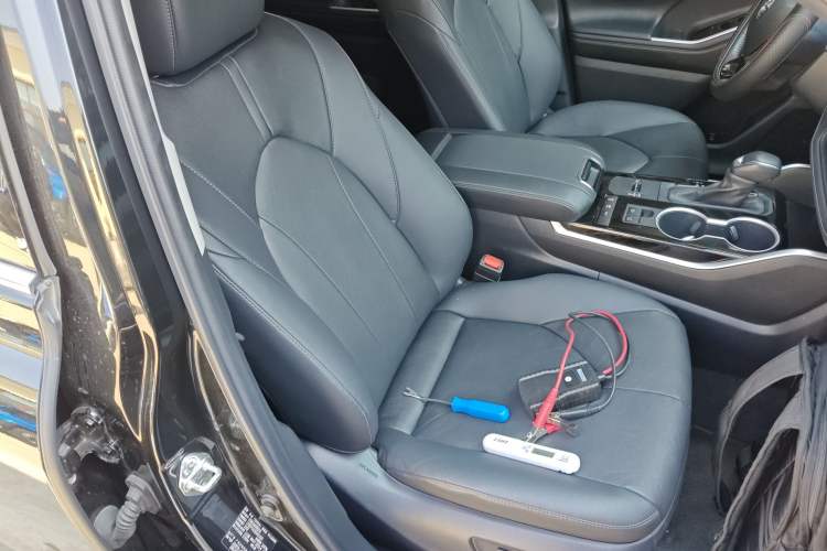 Used Toyota Highlander 2022 Dual-Engine 2.5L Four-Wheel Drive Prestige Version 7 Seats Right Front Seat