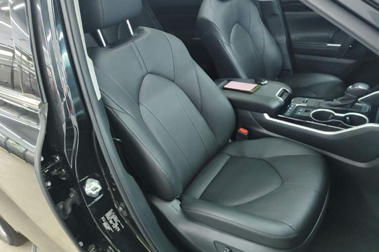 Used Toyota Highlander 2022 Dual-Engine 2.5L Four-Wheel Drive Prestige Version 7 Seats Right Front Seat