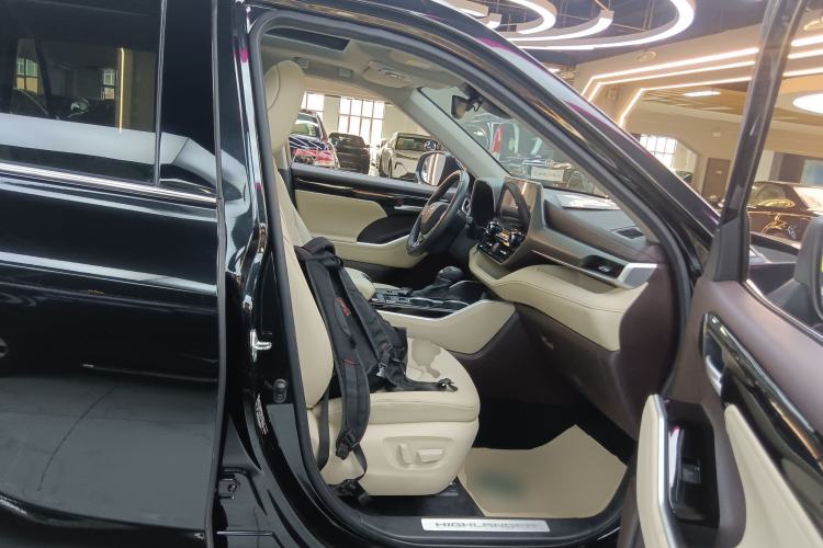 Used Toyota Highlander 2022 Dual-Engine 2.5L Four-Wheel Drive Prestige Version 7 Seats Right Front Seat