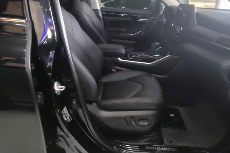 Used Toyota Highlander 2022 Dual-Engine 2.5L Four-Wheel Drive Prestige Version 7 Seats Right Front Seat
