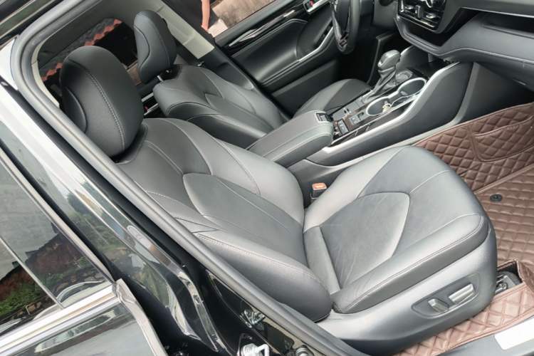 Used Toyota Highlander 2022 Dual-Engine 2.5L Four-Wheel Drive Supreme Edition 7-Seater Right Front Seat