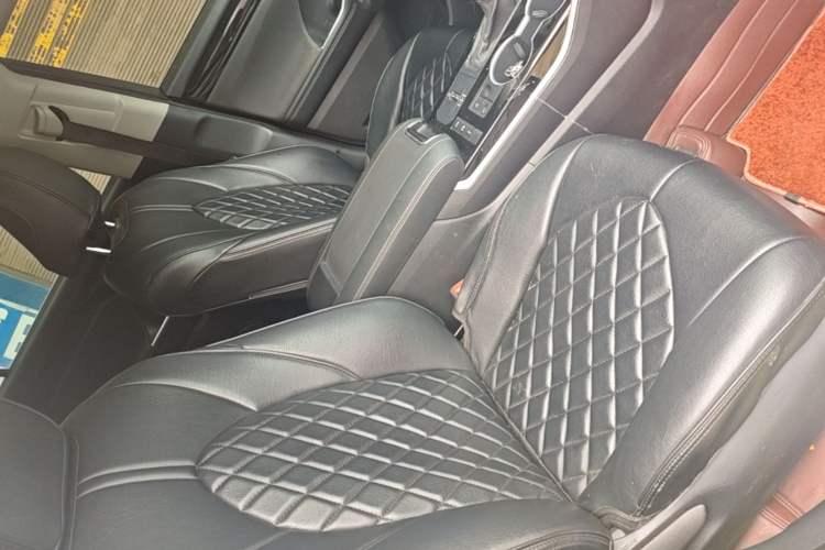 Used Toyota Highlander 2022 Dual-Engine 2.5L 4x4 Elite Edition 7-Seater Right Front Seat