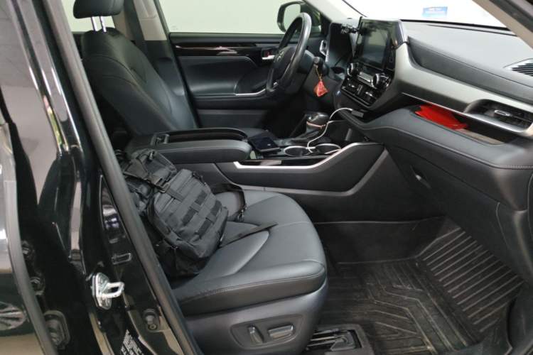 Used Toyota Highlander 2022 Dual-Engine 2.5L Four-Wheel Drive Luxury Edition 7 Seats Right Front Seat