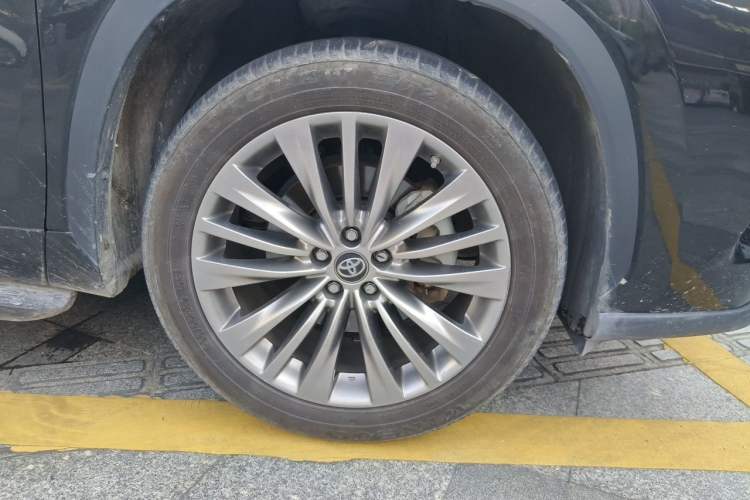 Used Toyota Highlander 2022 Dual-Engine 2.5L Four-Wheel Drive Prestige Version 7 Seats Right Front Wheel Hub