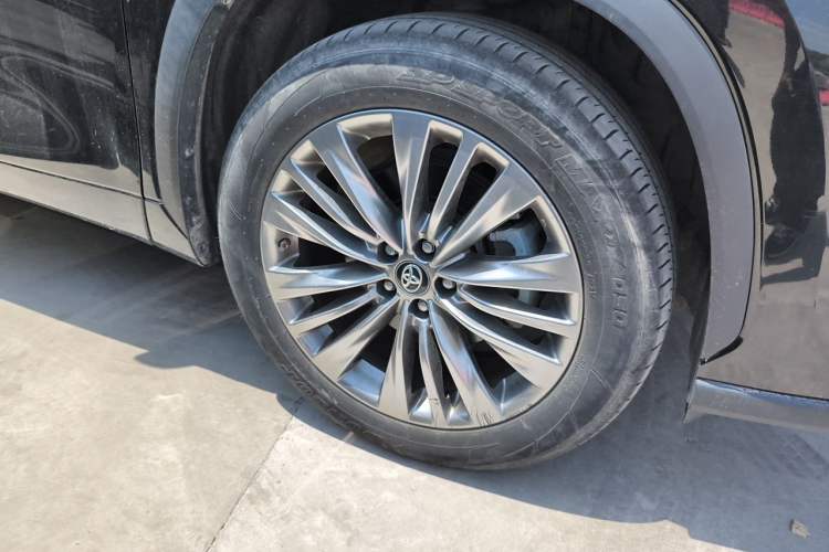 Used Toyota Highlander 2022 380T 4x4 Luxury Edition 7 Seats Right Front Wheel Hub