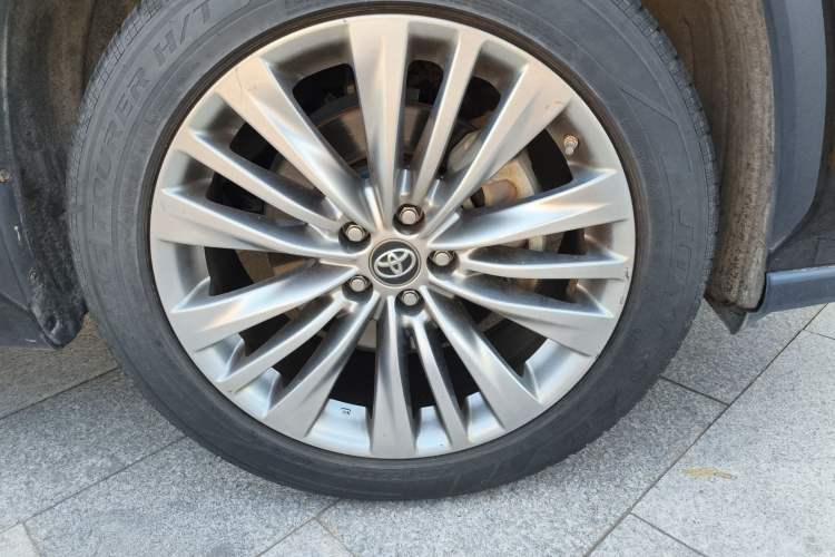 Used Toyota Highlander 2022 Dual-Engine 2.5L Four-Wheel Drive Prestige Version 7 Seats Right Front Wheel Hub