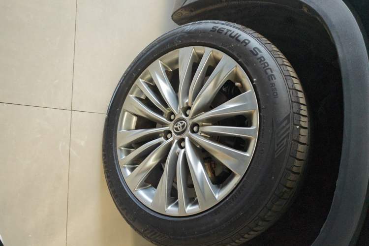 Used Toyota Highlander 2022 380T Four-Wheel Drive Prestige Edition 7-Seater Right Front Wheel Hub