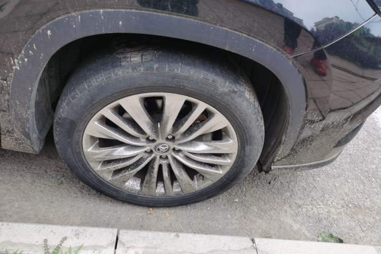 Used Toyota Highlander 2022 Dual-Engine 2.5L Four-Wheel Drive Supreme Edition 7-Seater Right Front Wheel Hub