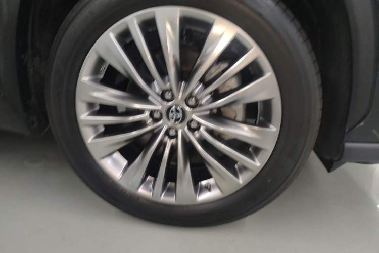Used Toyota Highlander 2022 380T Four-Wheel Drive Prestige Edition 7-Seater Right Front Wheel Hub