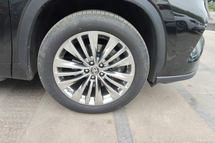 Used Toyota Highlander 2022 Dual-Engine 2.5L Four-Wheel Drive Prestige Version 7 Seats Right Front Wheel Hub