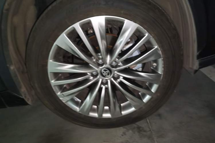 Used Toyota Highlander 2022 Dual-Engine 2.5L Four-Wheel Drive Supreme Edition 7-Seater Right Front Wheel Hub