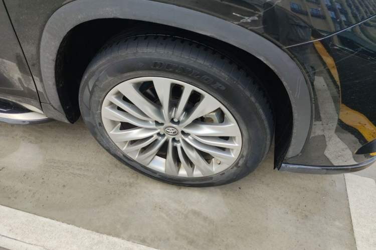 Used Toyota Highlander 2022 Dual-Engine 2.5L Four-Wheel Drive Prestige Version 7 Seats Right Front Wheel Hub