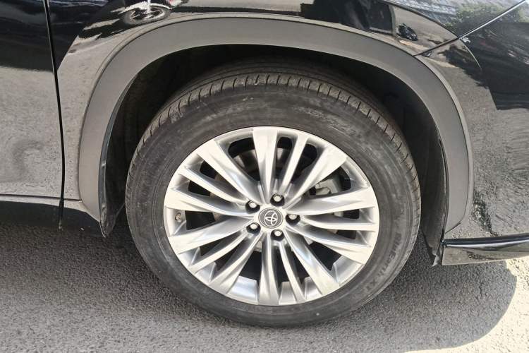 Used Toyota Highlander 2022 Dual-Engine 2.5L 4x4 Elite Edition 7-Seater Right Front Wheel Hub