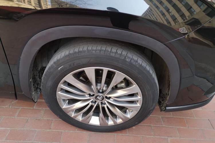 Used Toyota Highlander 2022 Dual-Engine 2.5L Four-Wheel Drive Prestige Version 7 Seats Right Front Wheel Hub