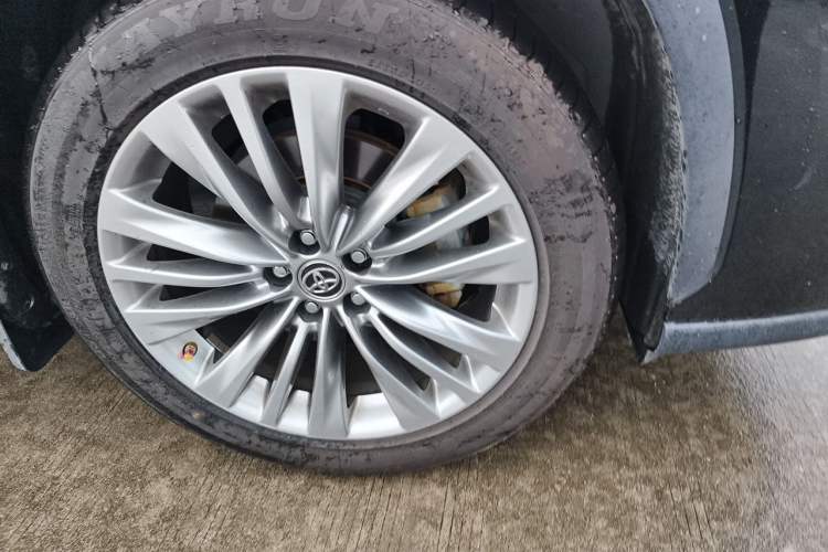Used Toyota Highlander 2022 Dual-Engine 2.5L 4x4 Elite Edition 7-Seater Right Front Wheel Hub
