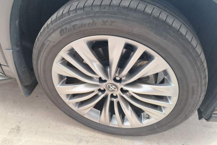 Used Toyota Highlander 2022 Dual-Engine 2.5L Four-Wheel Drive Prestige Version 7 Seats Right Front Wheel Hub