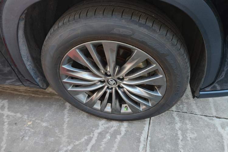 Used Toyota Highlander 2022 Dual-Engine 2.5L Four-Wheel Drive Supreme Edition 7-Seater Right Front Wheel Hub
