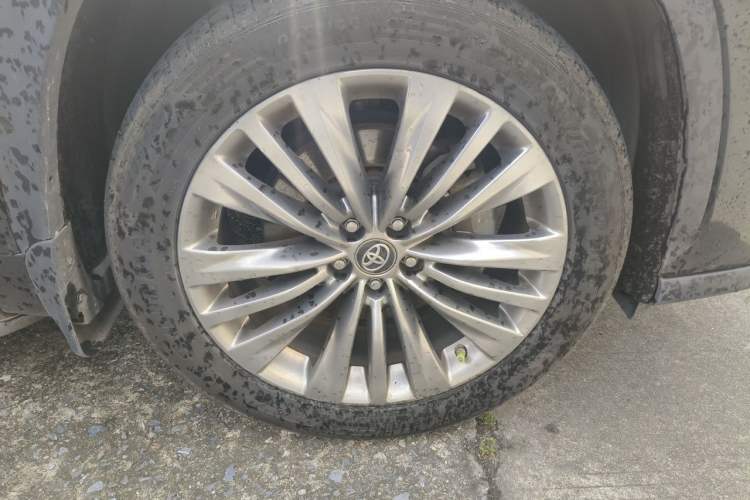 Used Toyota Highlander 2022 Dual-Engine 2.5L Four-Wheel Drive Prestige Version 7 Seats Right Front Wheel Hub