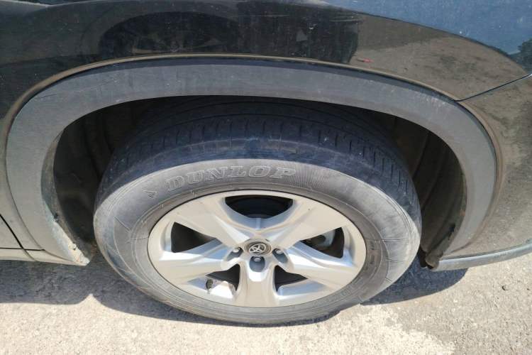 Used Toyota Highlander 2022 Dual-Engine 2.5L 4x4 Elite Edition 7-Seater Right Front Wheel Hub