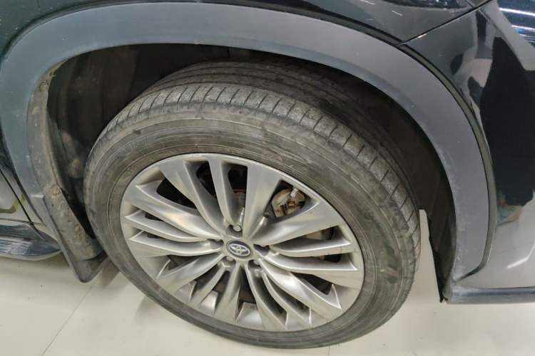 Used Toyota Highlander 2022 Dual-Engine 2.5L Four-Wheel Drive Prestige Version 7 Seats Right Front Wheel Hub