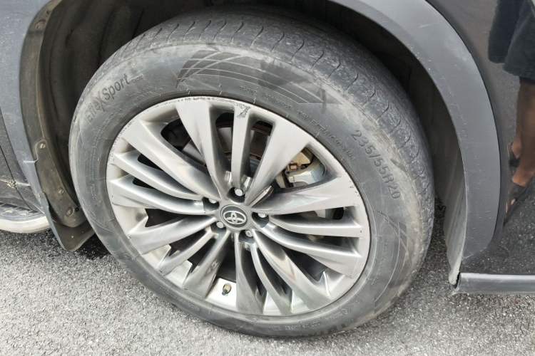 Used Toyota Highlander 2022 Dual-Engine 2.5L Four-Wheel Drive Prestige Version 7 Seats Right Front Wheel Hub