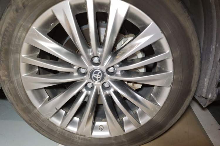 Used Toyota Highlander 2022 Dual-Engine 2.5L Four-Wheel Drive Prestige Version 7 Seats Right Front Wheel Hub