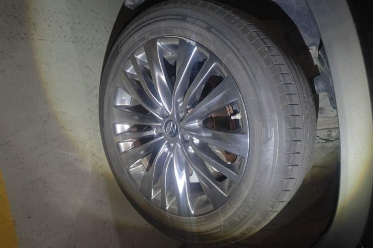 Used Toyota Highlander 2022 Dual-Engine 2.5L Four-Wheel Drive Prestige Version 7 Seats Right Front Wheel Hub