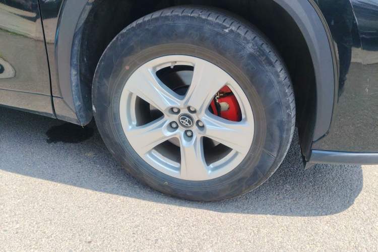 Used Toyota Highlander 2022 Dual-Engine 2.5L 4x4 Elite Edition 7-Seater Right Front Wheel Hub