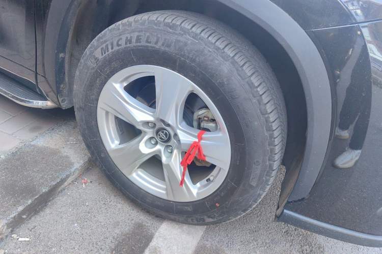 Used Toyota Highlander 2022 Dual-Engine 2.5L Two-Wheel Drive Elite Edition 7-Seater Right Front Wheel Hub
