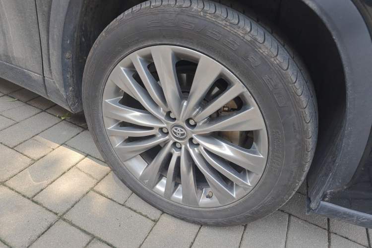 Used Toyota Highlander 2022 Dual-Engine 2.5L Four-Wheel Drive Supreme Edition 7-Seater Right Front Wheel Hub