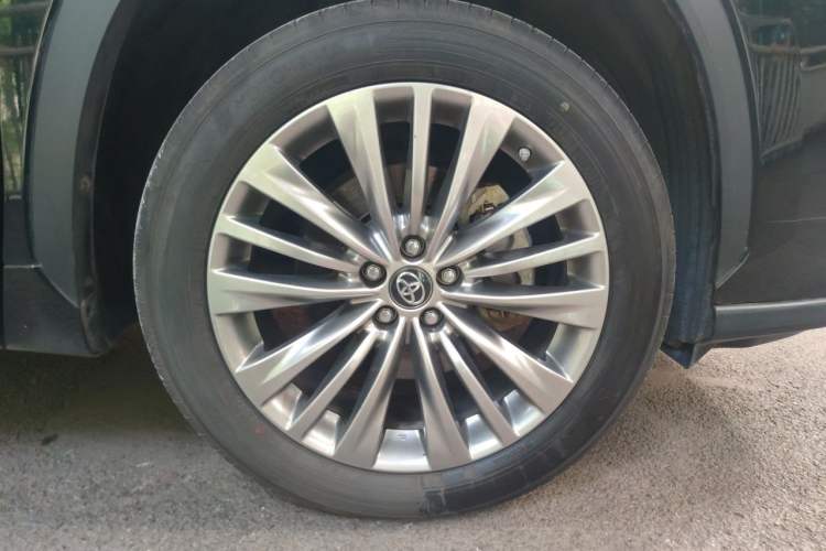 Used Toyota Highlander 2022 Dual-Engine 2.5L Four-Wheel Drive Supreme Edition 7-Seater Right Front Wheel Hub