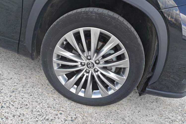 Used Toyota Highlander 2022 380T 4x4 Luxury Edition 7 Seats Right Front Wheel Hub