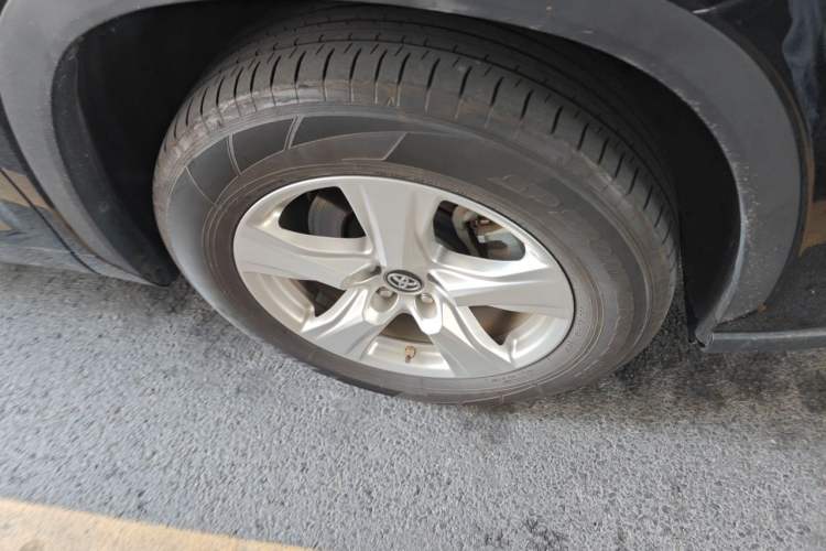 Used Toyota Highlander 2022 Dual-Engine 2.5L 4x4 Elite Edition 7-Seater Right Front Wheel Hub