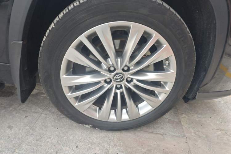 Used Toyota Highlander 2022 Dual-Engine 2.5L Four-Wheel Drive Prestige Version 7 Seats Right Front Wheel Hub