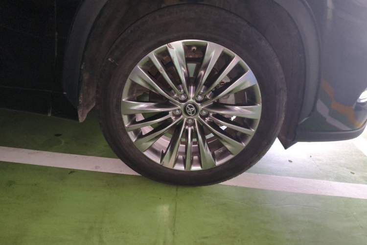 Used Toyota Highlander 2022 380T Four-Wheel Drive Prestige Edition 7-Seater Right Front Wheel Hub