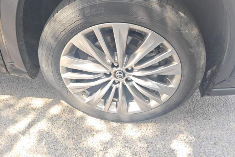 Used Toyota Highlander 2022 Dual-Engine 2.5L Four-Wheel Drive Supreme Edition 7-Seater Right Front Wheel Hub