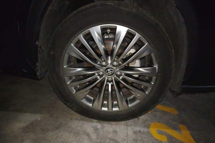 Used Toyota Highlander 2022 Dual-Engine 2.5L Four-Wheel Drive Supreme Edition 7-Seater Right Front Wheel Hub