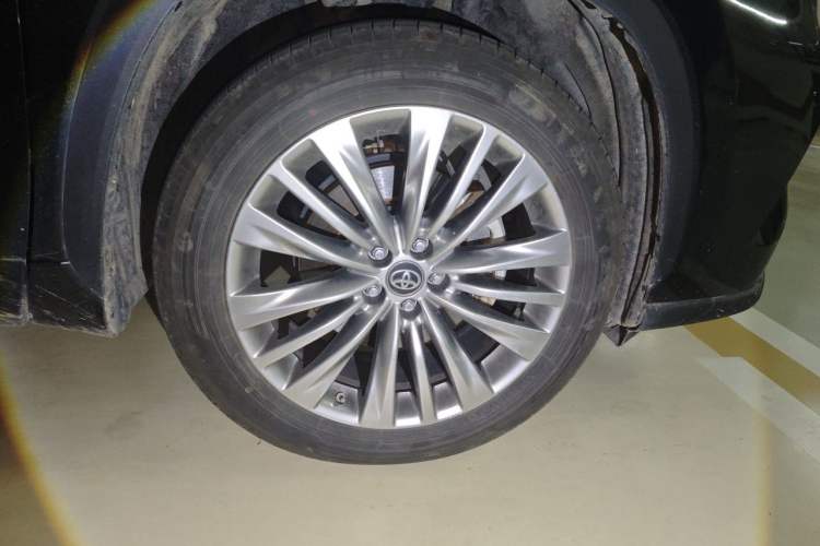 Used Toyota Highlander 2022 Dual-Engine 2.5L Four-Wheel Drive Prestige Version 7 Seats Right Front Wheel Hub