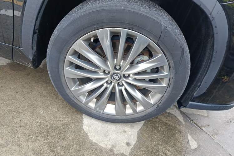 Used Toyota Highlander 2022 380T 4x4 Luxury Edition 7 Seats Right Front Wheel Hub