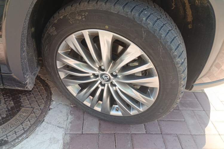 Used Toyota Highlander 2022 380T Four-Wheel Drive Prestige Edition 7-Seater Right Front Wheel Hub