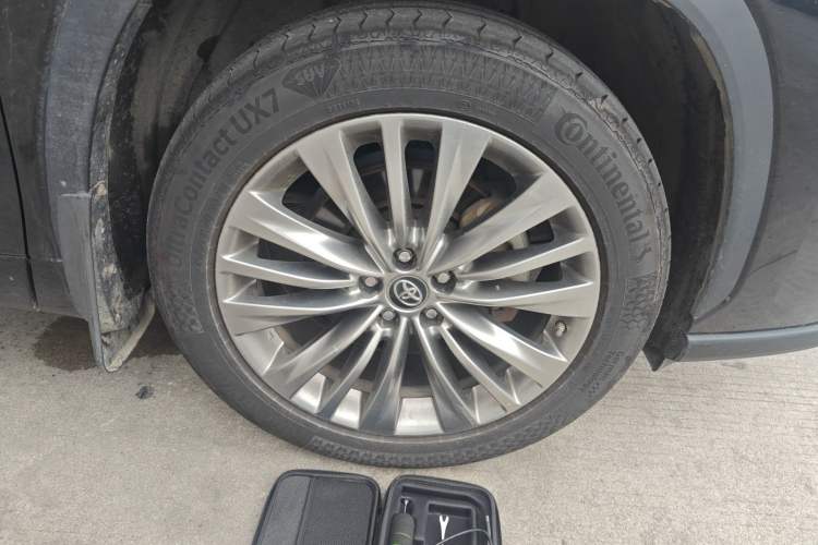 Used Toyota Highlander 2022 Dual-Engine 2.5L Four-Wheel Drive Prestige Version 7 Seats Right Front Wheel Hub