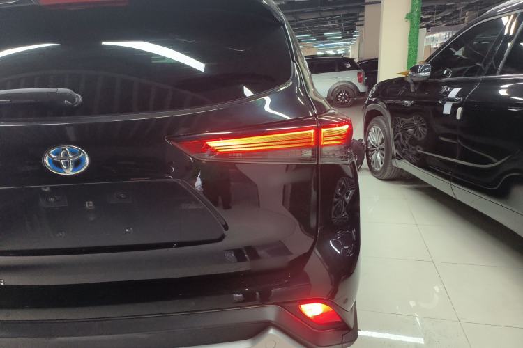 Used Toyota Highlander 2022 Dual-Engine 2.5L Four-Wheel Drive Prestige Version 7 Seats Right Rear Taillight