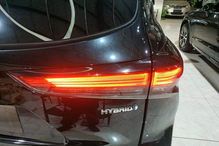 Used Toyota Highlander 2022 Dual-Engine 2.5L Four-Wheel Drive Supreme Edition 7-Seater Right Rear Taillight