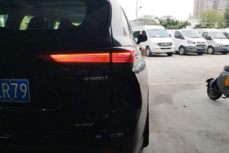 Used Toyota Highlander 2022 Dual-Engine 2.5L 4x4 Elite Edition 7-Seater Right Rear Taillight