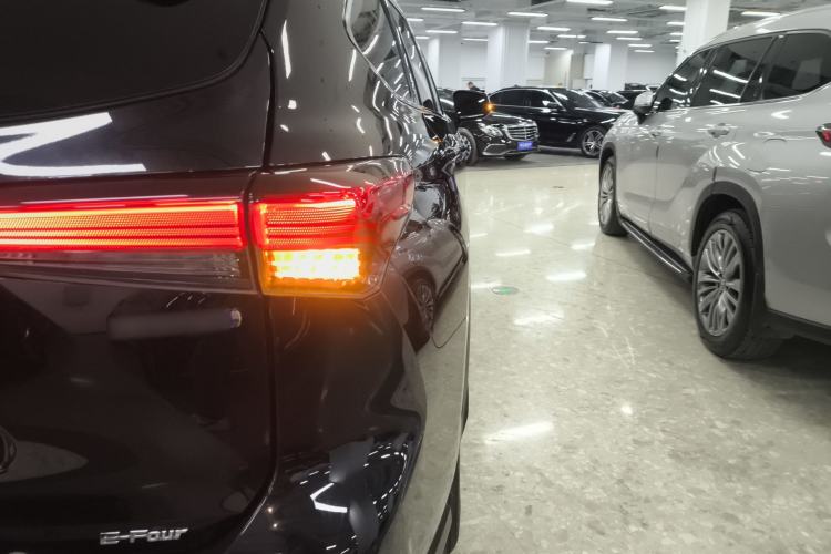 Used Toyota Highlander 2022 Dual-Engine 2.5L Four-Wheel Drive Prestige Version 7 Seats Right Rear Taillight