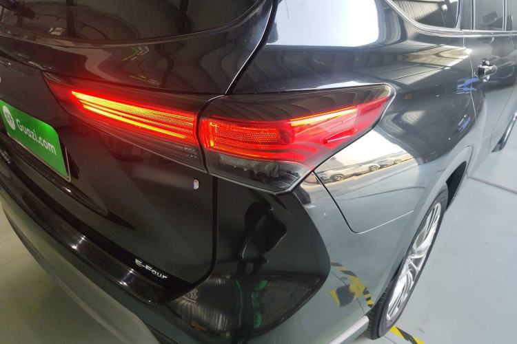 Used Toyota Highlander 2022 Dual-Engine 2.5L Four-Wheel Drive Prestige Version 7 Seats Right Rear Taillight